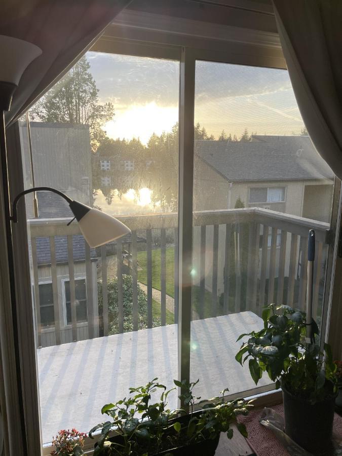 Shared Space With Private Room In Beautiful Lakefront Apartment フェデラルウェイ エクステリア 写真